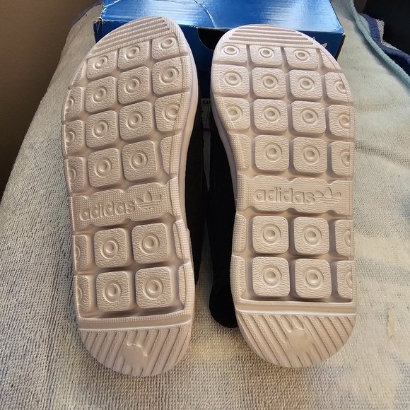 Adidas 360 Sneaker Sandals Adidas Sandals Black White Kids Size 13 & Size 1 NEW - Picture 5 of 16